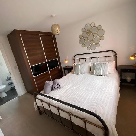 The Belfry 3 Bedrooms 2 Bathrooms Contractors & Family Higham Ferrers Dış mekan fotoğraf