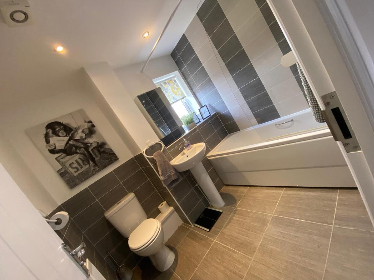 The Belfry 3 Bedrooms 2 Bathrooms Contractors & Family Higham Ferrers Dış mekan fotoğraf