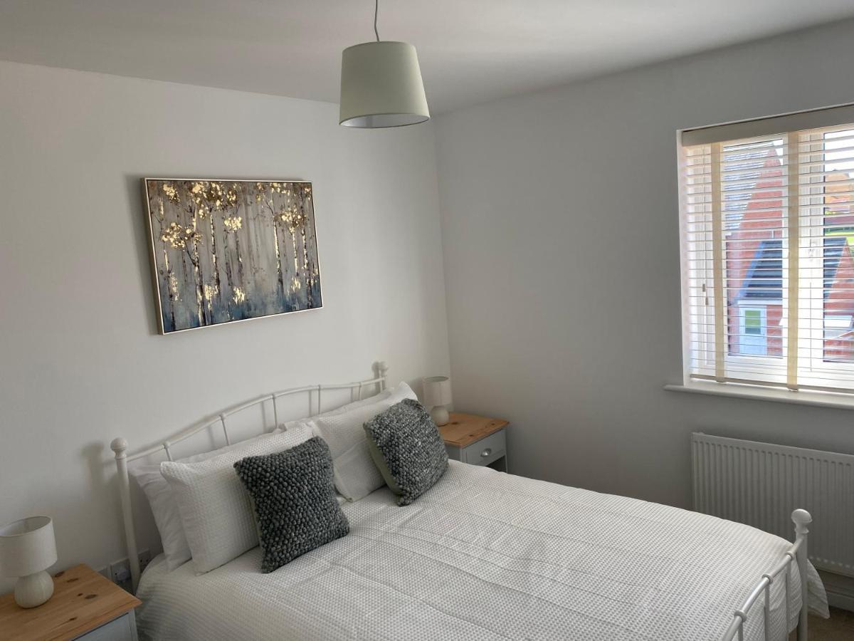 The Belfry 3 Bedrooms 2 Bathrooms Contractors & Family Higham Ferrers Dış mekan fotoğraf