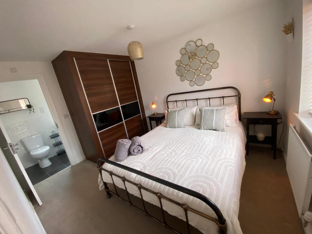 The Belfry 3 Bedrooms 2 Bathrooms Contractors & Family Higham Ferrers Dış mekan fotoğraf