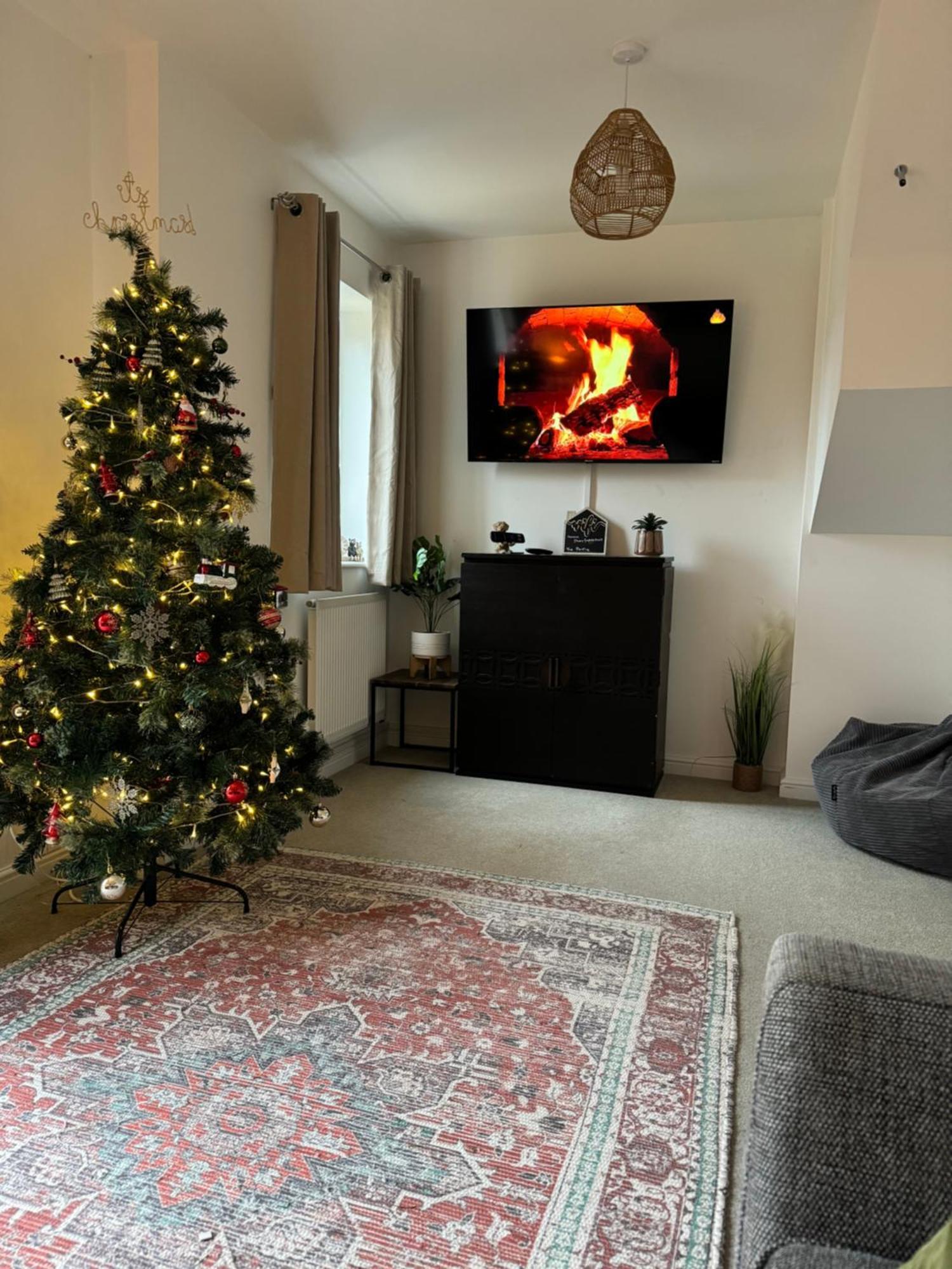 The Belfry 3 Bedrooms 2 Bathrooms Contractors & Family Higham Ferrers Dış mekan fotoğraf